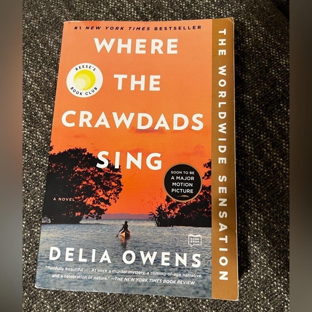 Where the Crawdads Sing: Delia Owens Paperback Book